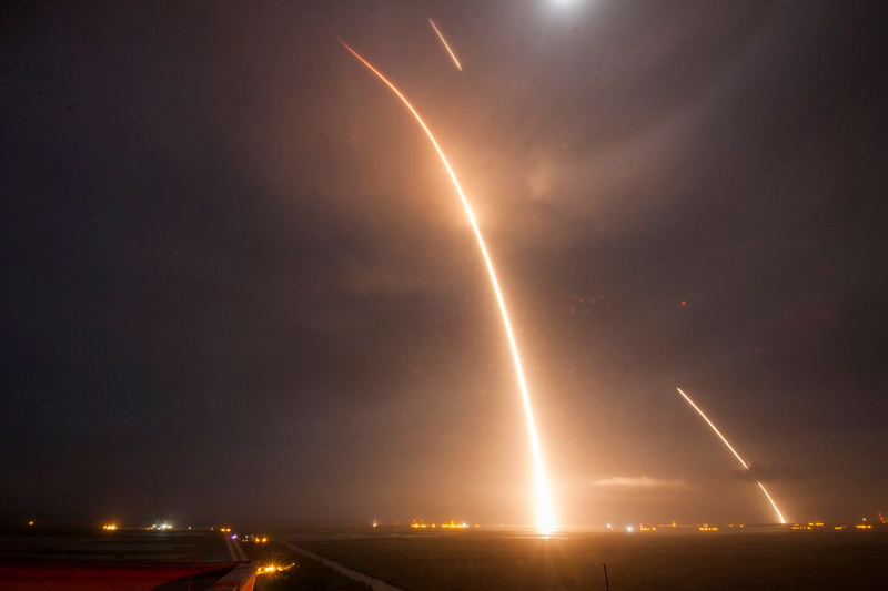 Illustration for article titled The Most Badass Photos from the SpaceX Rocket Landing